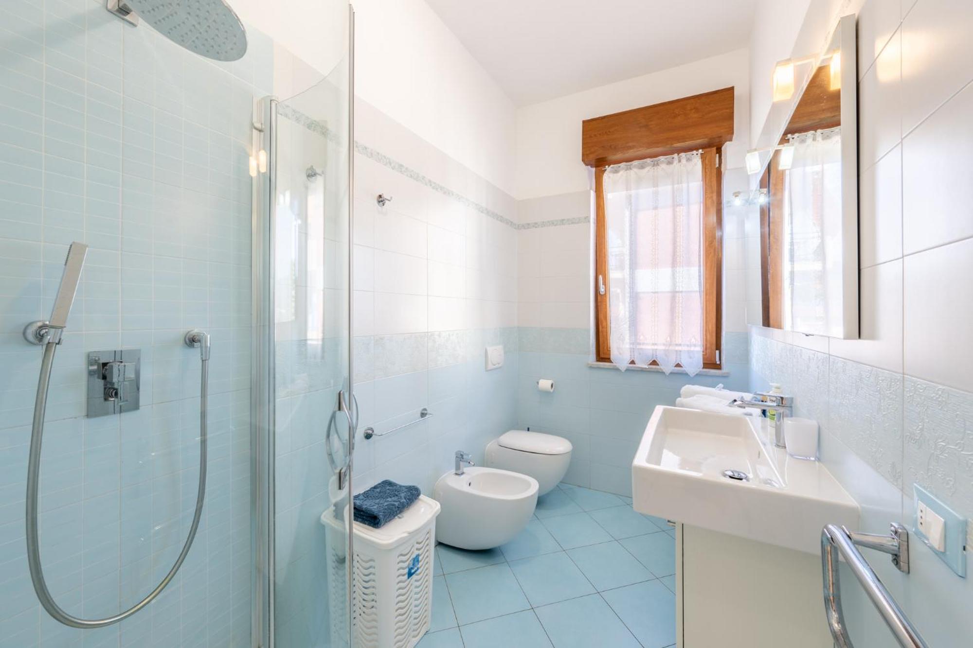Апартаменти New Luxury 2Bdr Terrace, Views, Ac Марина-ді-Каррара Екстер'єр фото